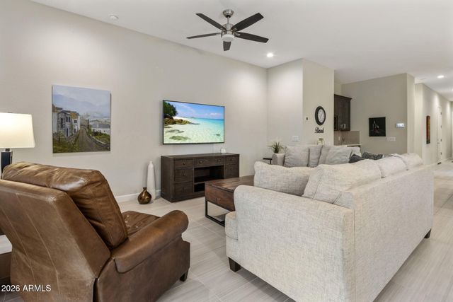 6610 E MARISA Lane, Phoenix, AZ 85054