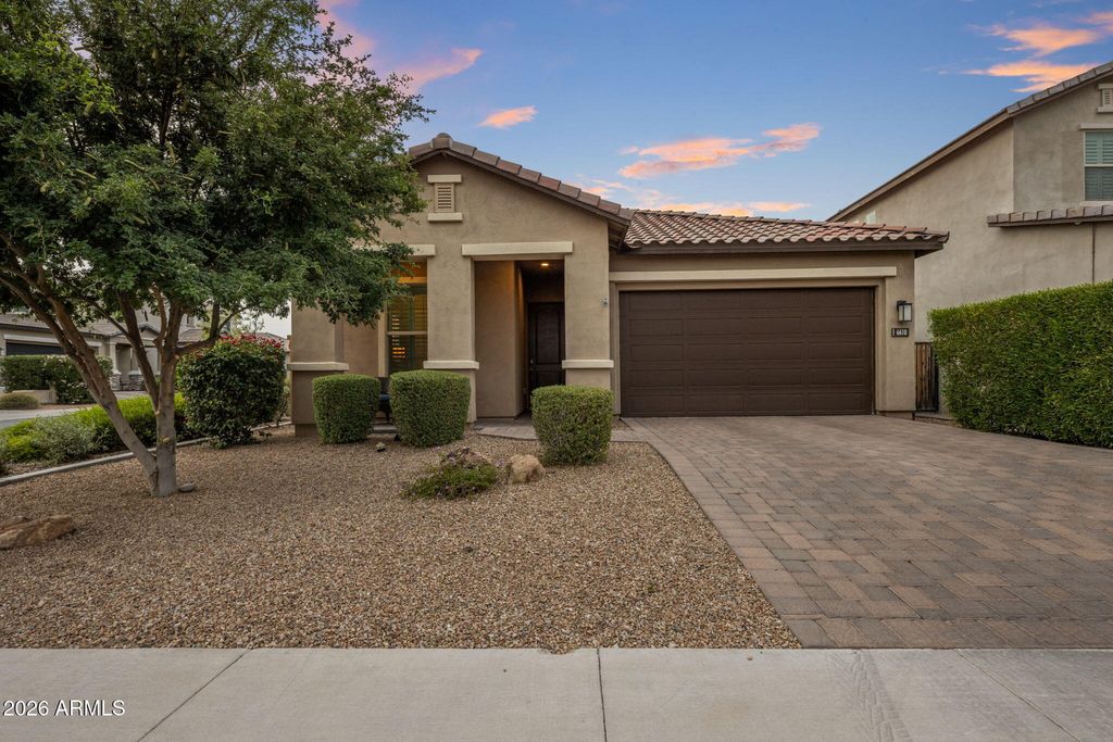 Image 2 of property listing at 6610 E MARISA Lane, Phoenix, AZ 85054