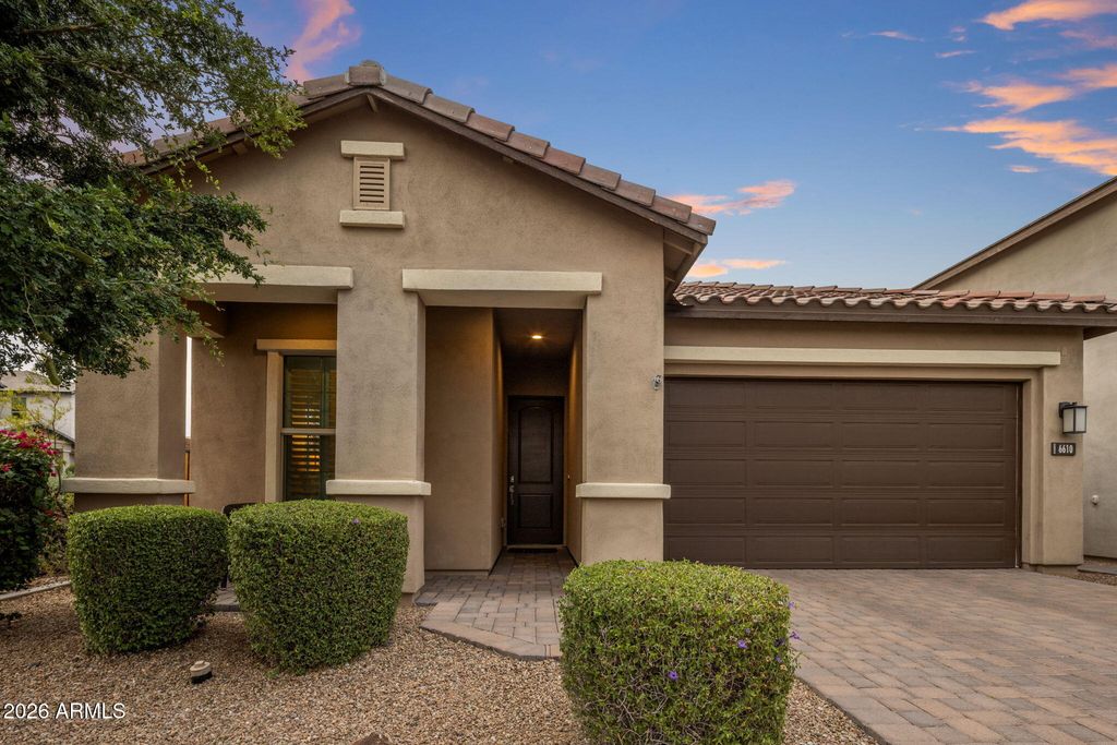 Image 4 of property listing at 6610 E MARISA Lane, Phoenix, AZ 85054