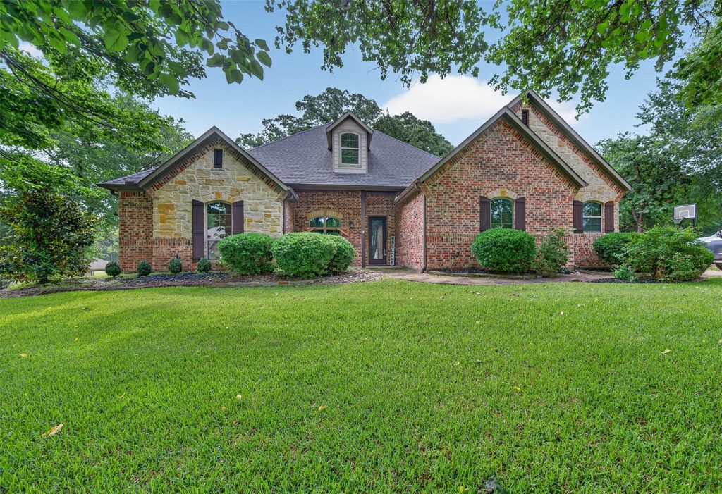 109 Lighthouse Lane, Mabank, TX 75143
