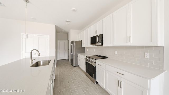 2 ROLLER Lane, Palm Coast, FL 32164