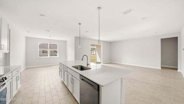 2 ROLLER Lane, Palm Coast, FL 32164