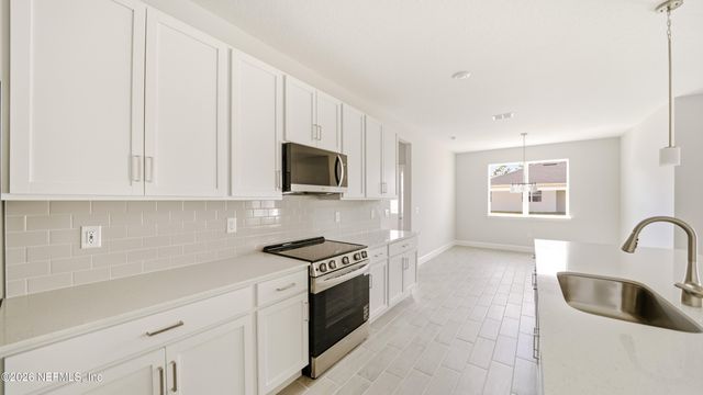 2 ROLLER Lane, Palm Coast, FL 32164