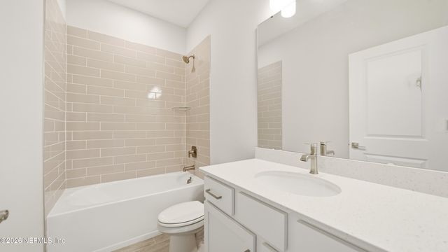 2 ROLLER Lane, Palm Coast, FL 32164