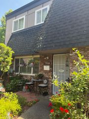 7518 Fairway Two Ave, Fair Oaks, CA 95628