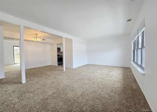 86 Bailey Court 86, Middle Island, NY 11953