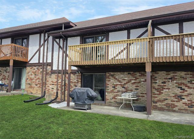 86 Bailey Court 86, Middle Island, NY 11953