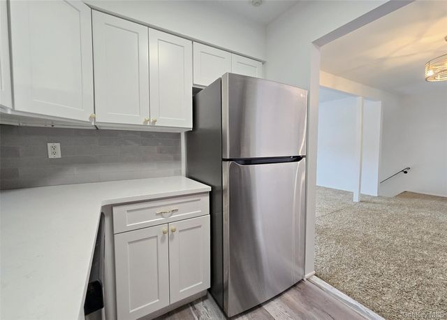 86 Bailey Court 86, Middle Island, NY 11953