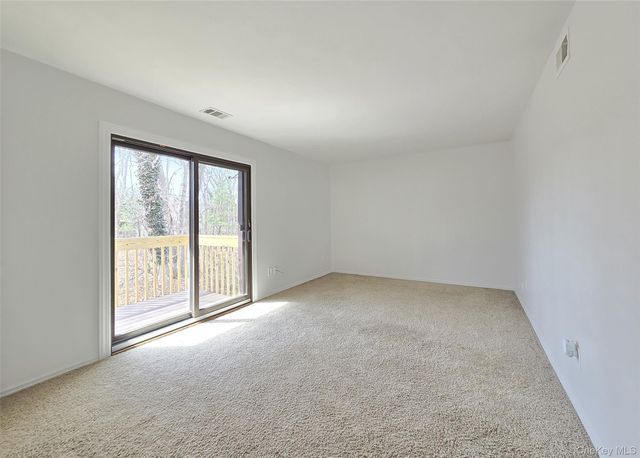 86 Bailey Court 86, Middle Island, NY 11953