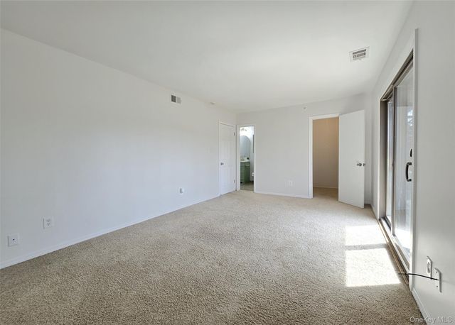 86 Bailey Court 86, Middle Island, NY 11953