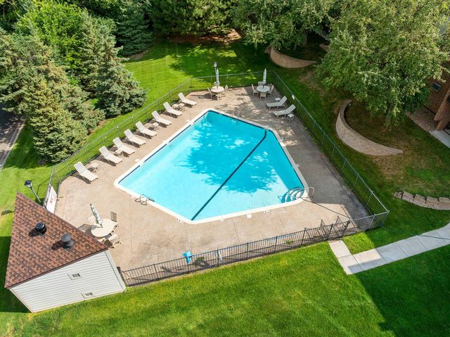 1800 Riverwood Drive 301, Burnsville, MN 55337