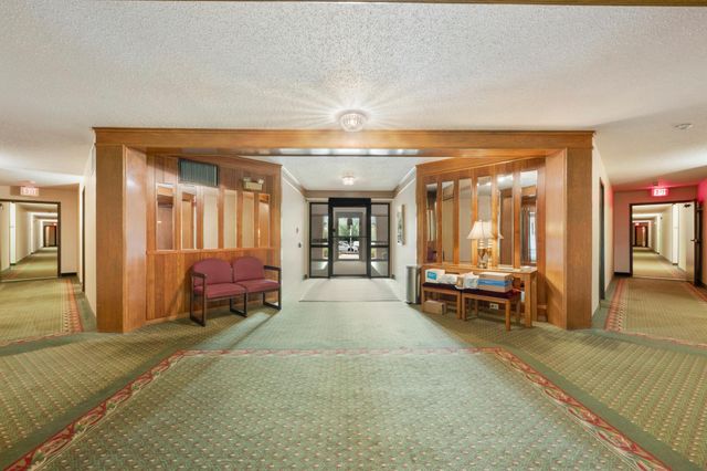 1800 Riverwood Drive 301, Burnsville, MN 55337