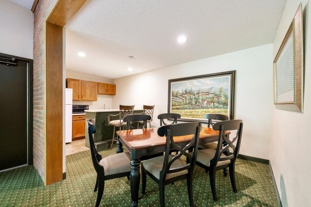 1800 Riverwood Drive 301, Burnsville, MN 55337