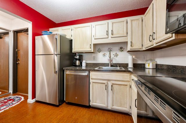 1800 Riverwood Drive 301, Burnsville, MN 55337