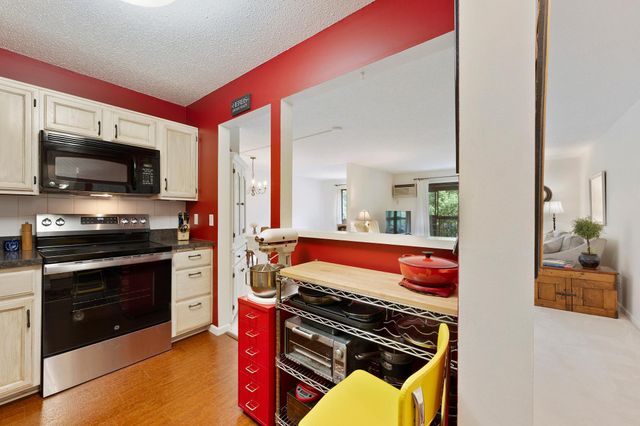 1800 Riverwood Drive 301, Burnsville, MN 55337