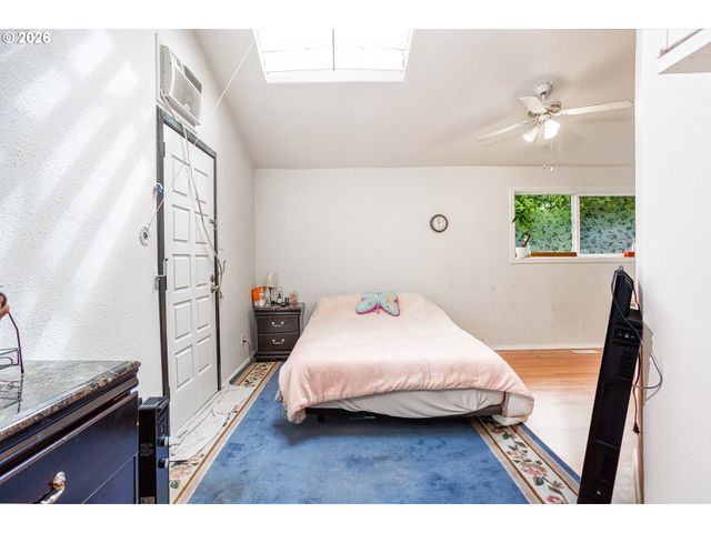 17935 Se PINE St, Portland, OR 97233