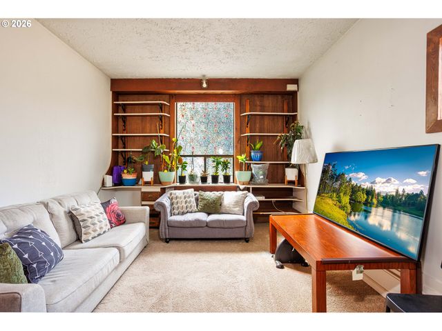 17935 Se PINE St, Portland, OR 97233