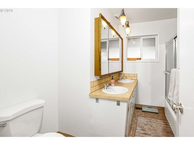 17935 Se PINE St, Portland, OR 97233