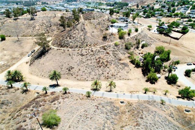 1 Palm, Lake Elsinore, CA 92530