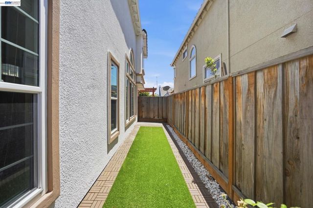 8511 Mahogany Pl, Newark, CA 94560