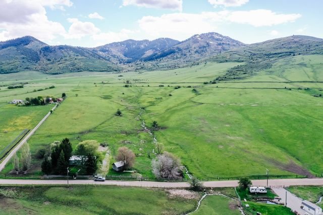 6746 N CAPITOL RD, Preston, ID 83263