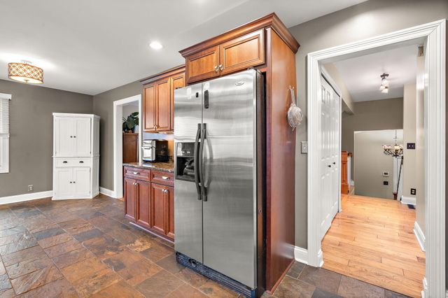 296 S 150 E, Valparaiso, IN 46383