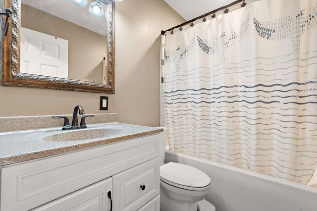 296 S 150 E, Valparaiso, IN 46383