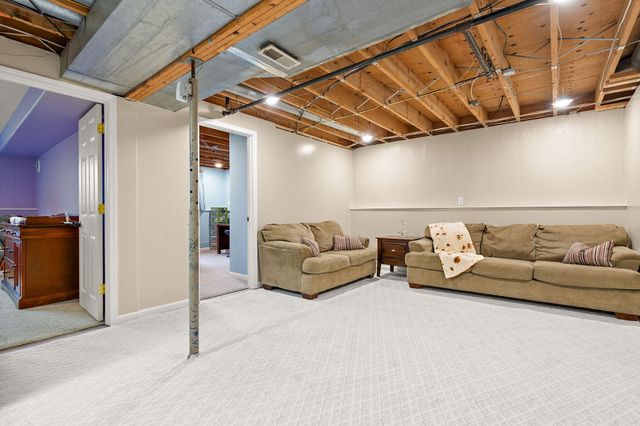 296 S 150 E, Valparaiso, IN 46383