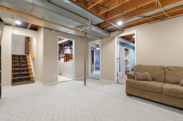 296 S 150 E, Valparaiso, IN 46383