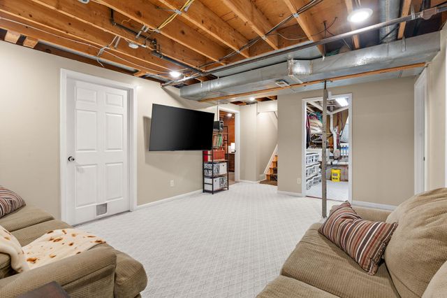 296 S 150 E, Valparaiso, IN 46383