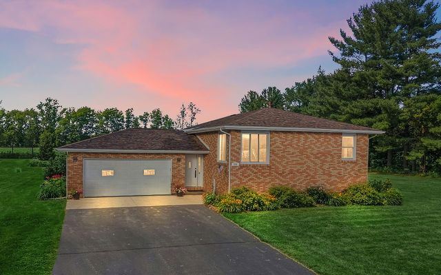 296 S 150 E, Valparaiso, IN 46383