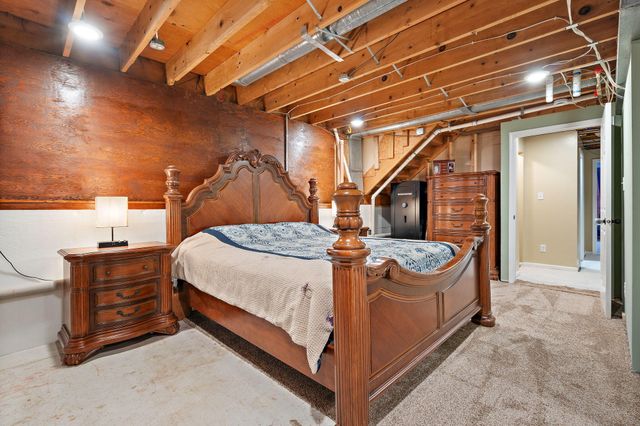 296 S 150 E, Valparaiso, IN 46383