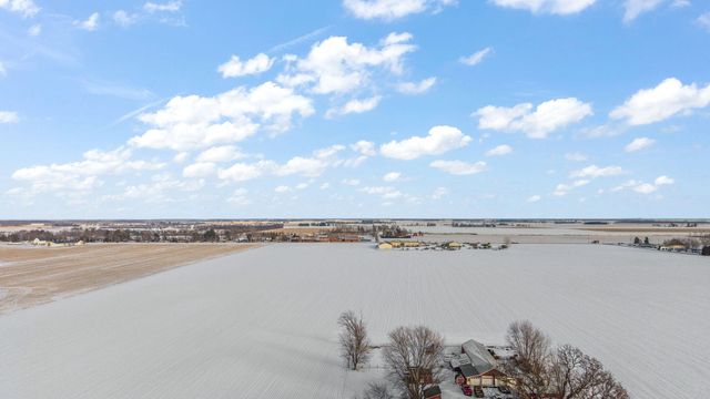 296 S 150 E, Valparaiso, IN 46383