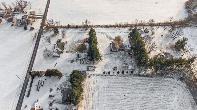 296 S 150 E, Valparaiso, IN 46383