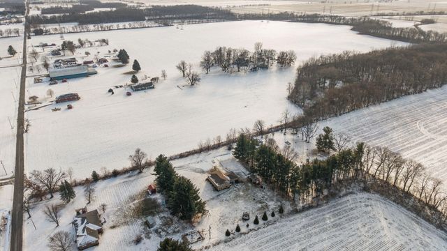 296 S 150 E, Valparaiso, IN 46383