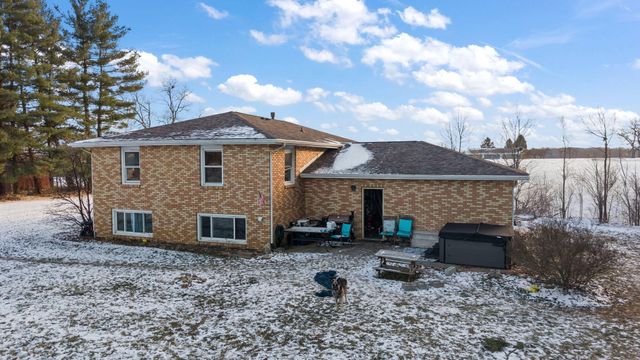 296 S 150 E, Valparaiso, IN 46383