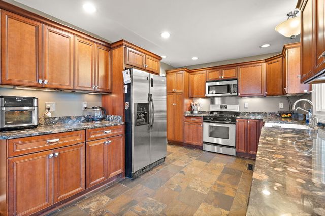 296 S 150 E, Valparaiso, IN 46383