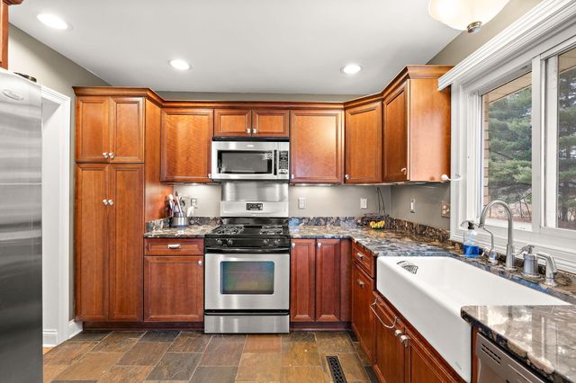 296 S 150 E, Valparaiso, IN 46383