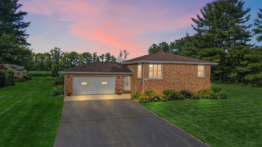 296 S 150 E, Valparaiso, IN 46383