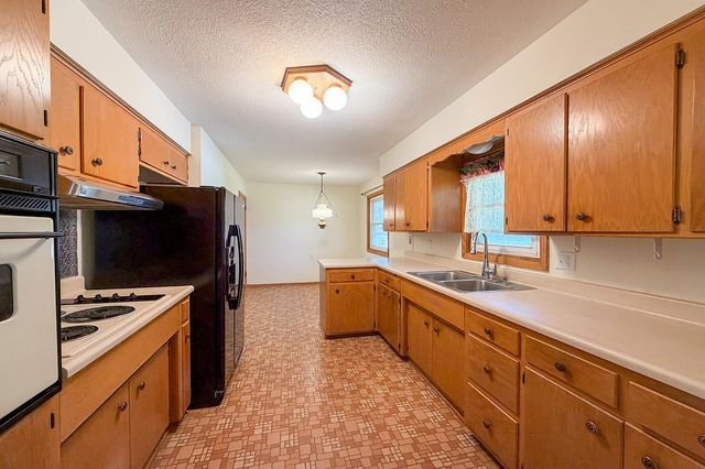 2856 Virginia Avenue, Roseville, MN 55113