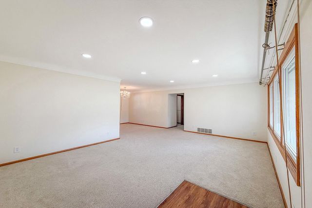 2856 Virginia Avenue, Roseville, MN 55113