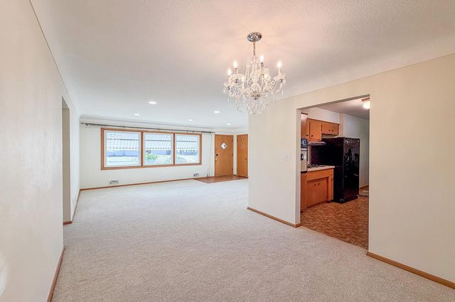 2856 Virginia Avenue, Roseville, MN 55113