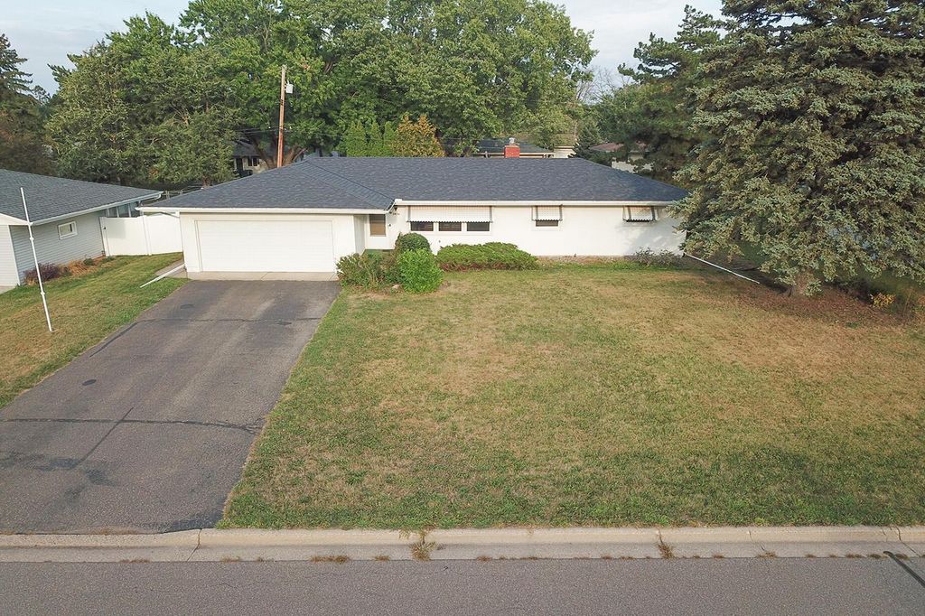 2856 Virginia Avenue, Roseville, MN 55113 — photo 2