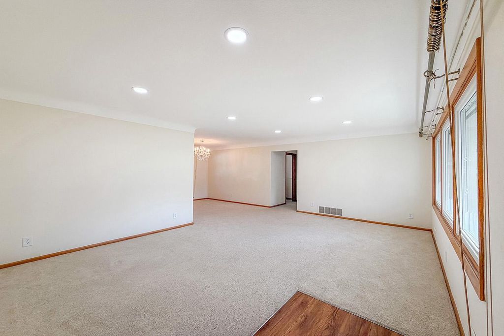 2856 Virginia Avenue, Roseville, MN 55113 — photo 4