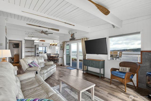 3187 Shoreline Drive, Camano Island, WA 98282