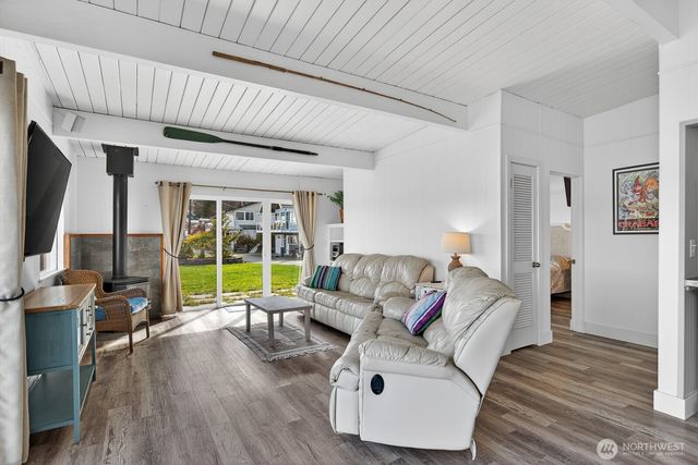 3187 Shoreline Drive, Camano Island, WA 98282