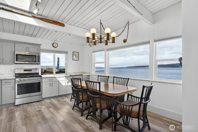 3187 Shoreline Drive, Camano Island, WA 98282