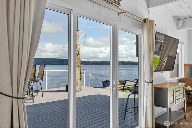 3187 Shoreline Drive, Camano Island, WA 98282