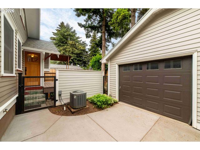 3203 Se TIBBETTS St, Portland, OR 97202