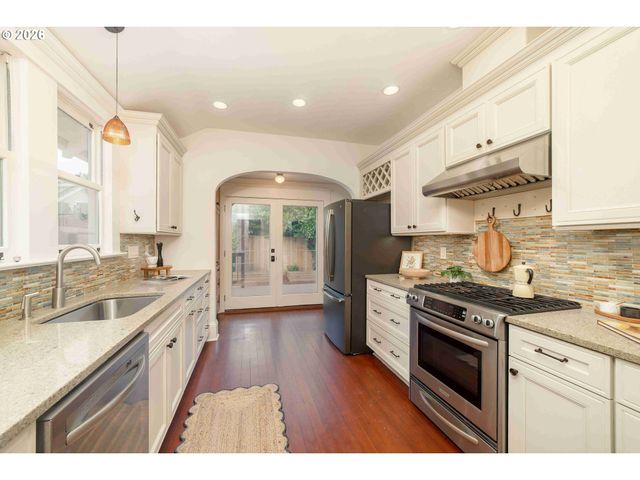 3203 Se TIBBETTS St, Portland, OR 97202